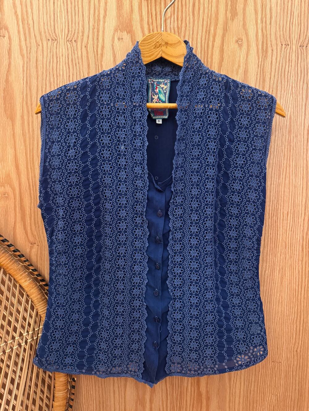 Johnny Was Sleeveless Button Front Top Eyelet Dark Blue Women's Small